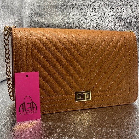 Must Have 4 In 1 Vegan Leather Large CHEVRON Quilted Handbag - Picture 2 of 7